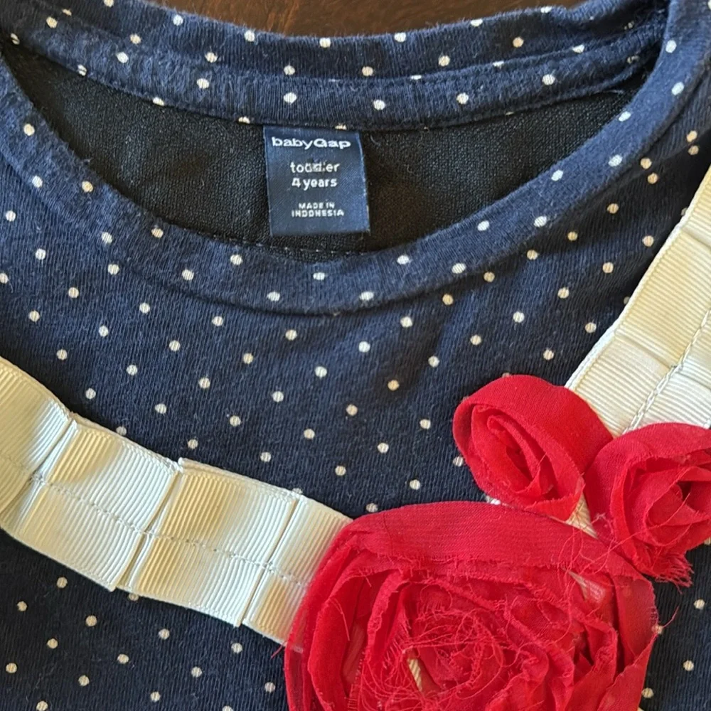 Gap Kids Girl’s Tee Bundle Of 4 Embellished Size 4-5